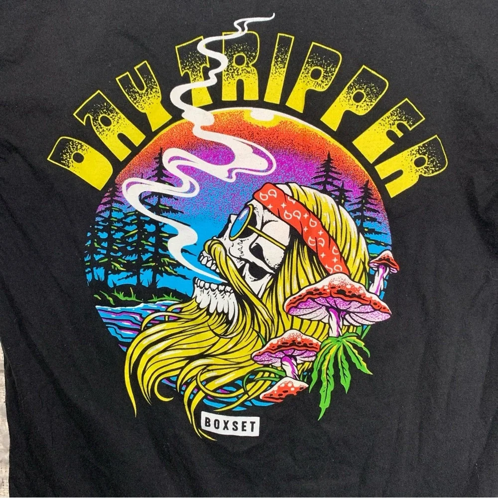 BOXSET MENS MEDIUM CREW NECK T SHIRT DAY TRIPPER MUSHROOMS UNISEX CHEECH 100%‎